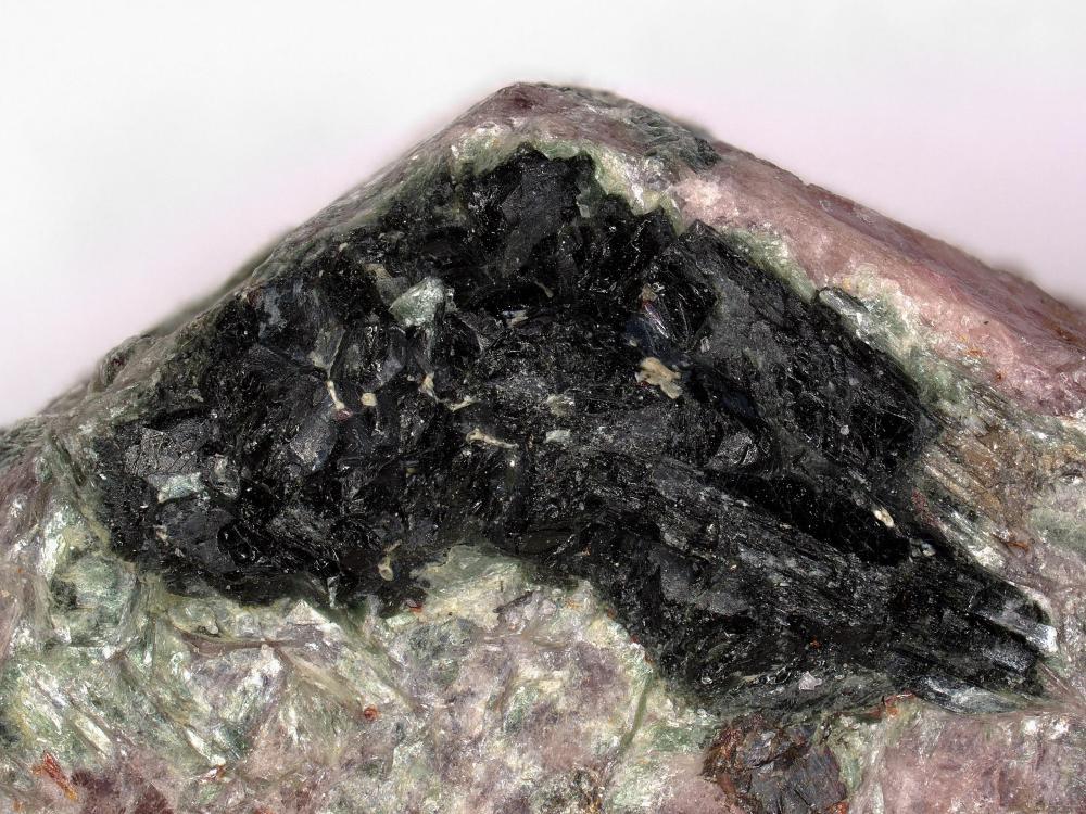 Magnesiotaramite on Ruby